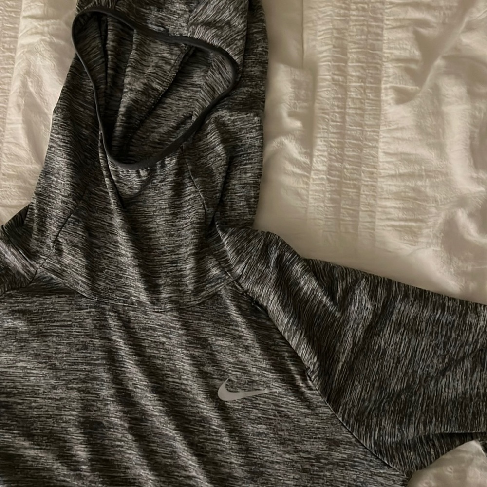 Nike hooded long sleeve workout top